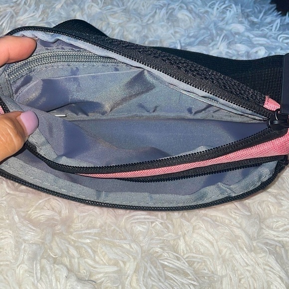Sinno Travel Large Crossbody Fanny Travel Pack - Picture 6 of 6